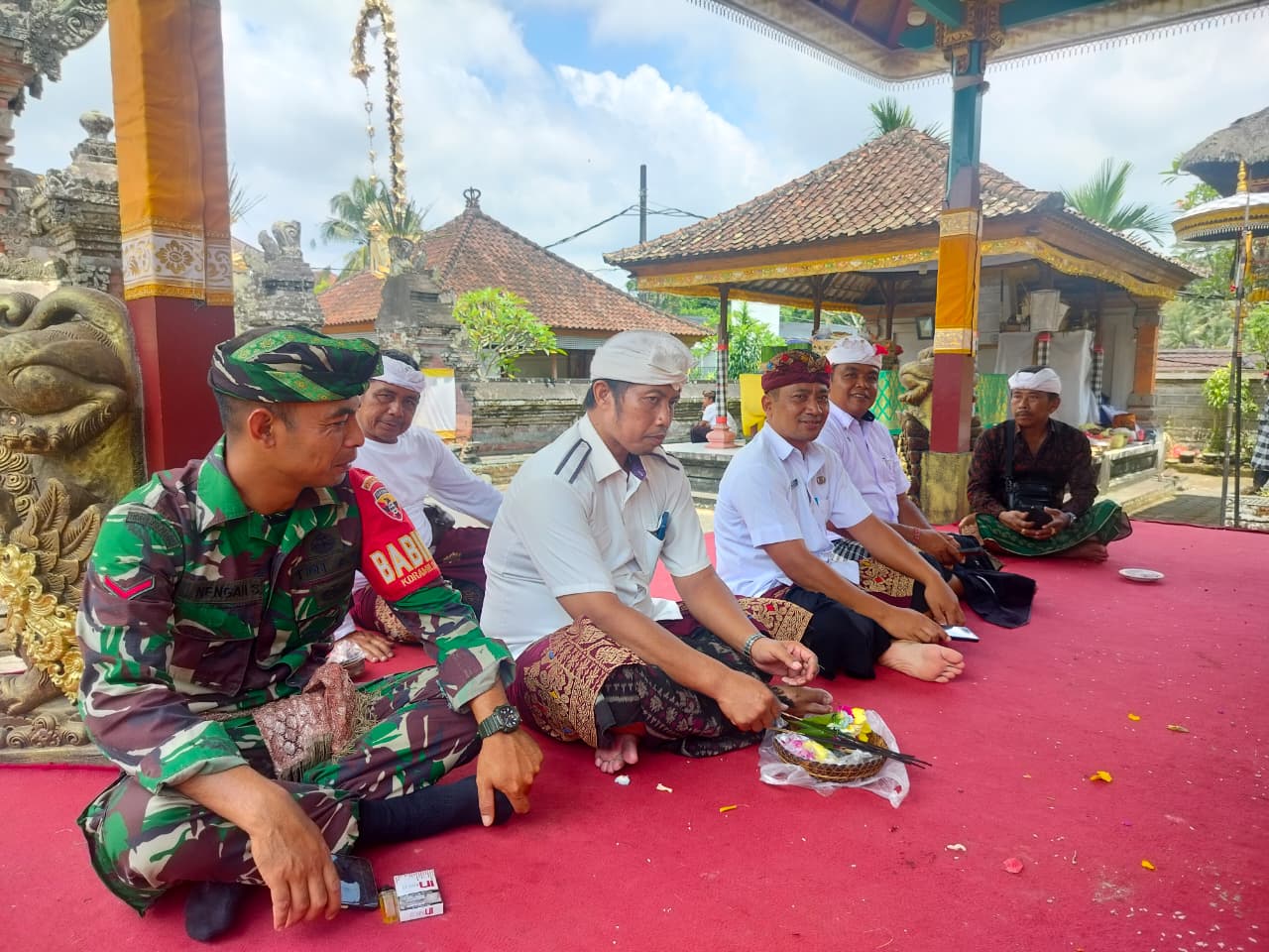 Ngaturang atos ring Pura Penataran Gana Bebalang