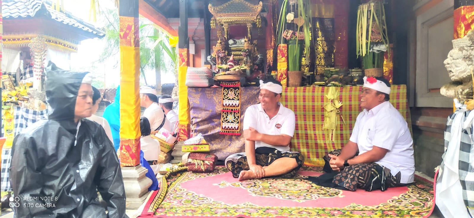 Ngangganing Bapak Bupati Bangli ngaturang Punia ritatkale Puja Walin Ide ring Pura Dalem Sakenan Br.