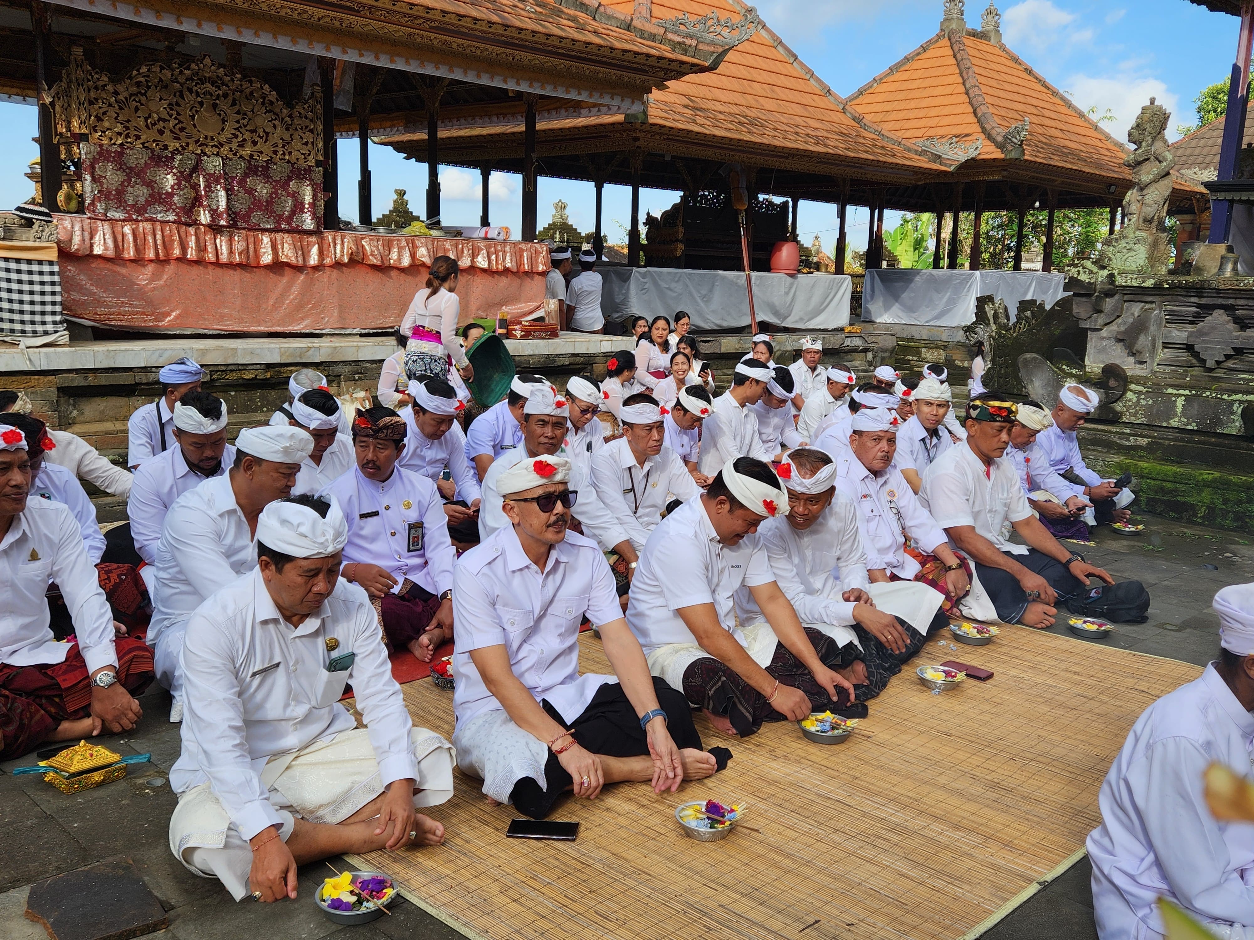 Persembahyangan bersama di Pura Kehen dalam Rangka HUT Ke-80 Kemerdekaan Republik Indonesia